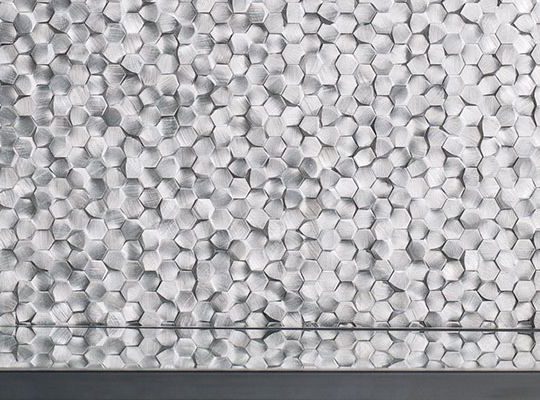 Gravity-Aluminium-3D-Hexagon-Metal-ambiente_bigs_001